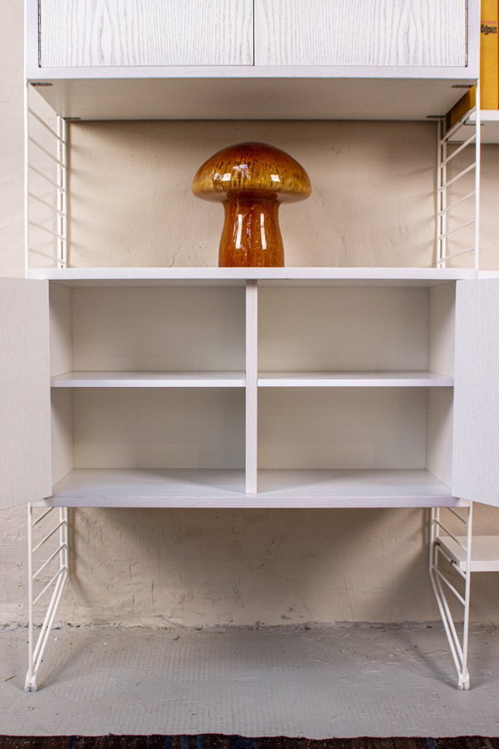 Image 1 of Buffet vintage original Nisse String Shelf blanc style milieu du siècle