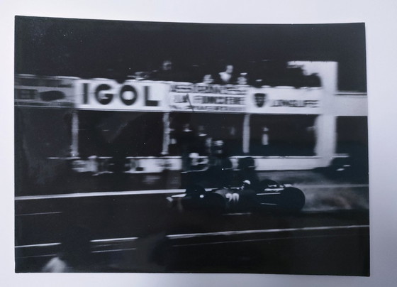 Image 1 of tre fotografie della 24 Ore di Le Mans, scattate su pellicola negli anni '60