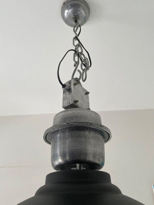 Lampes suspendues industrielles