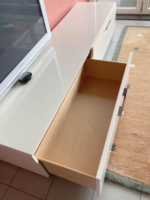 Hülsta Lilac hoogglans creme TV meubel in goede staat