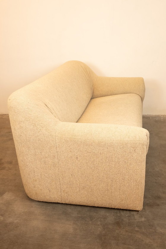 Image 1 of Leolux "Mink" 2-zitsbank met crèmekleurige bekleding