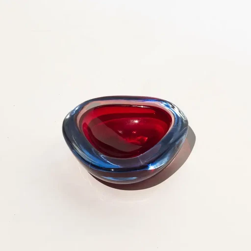 VIntage driehoekig massief Italiaans ''Sommerso'' Muranoglas, Flavio Poli stijl