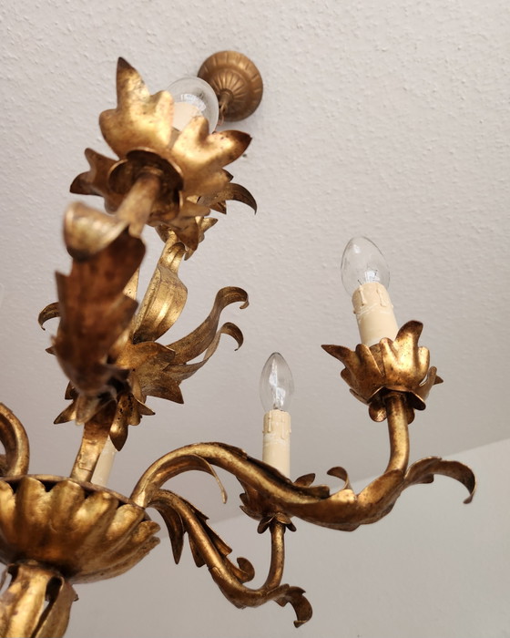 Lampadario forgiato a mano, dorato con foglia d'oro, stile Hollywood Regency, Italia. – Hans Kögl, Iron (photo 11 of 15)