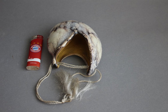 Image 1 of Decoratieve vintage keramische wandvaas met gespikkelde glazuurlaag.