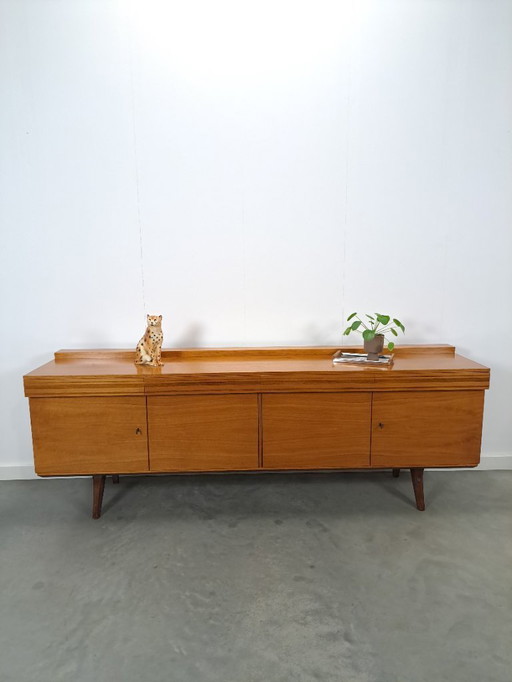 Buffet Design Musterring Möbel avec tiroirs et pieds inclinés