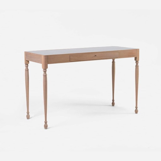 James Mudge: scrivania con piano in ottone