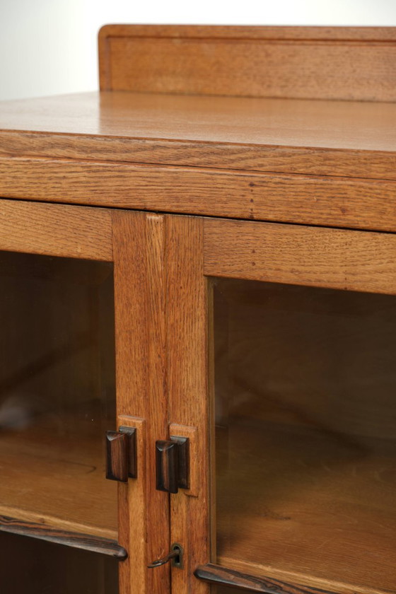Very nice subtle Dutch oak Amsterdam School cabinet/ Art Deco cabinet with glass doors and beautiful details (photo 10 of 12)