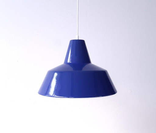 Louis Poulsen dark blue enamel pendant lamp, minimalist industrial Danish pendant lamp, mid-century modern dining table lamp