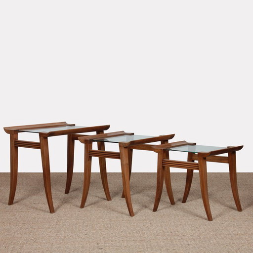 Set van 3 notenhouten nesttafels van Maxime Old, circa 1940