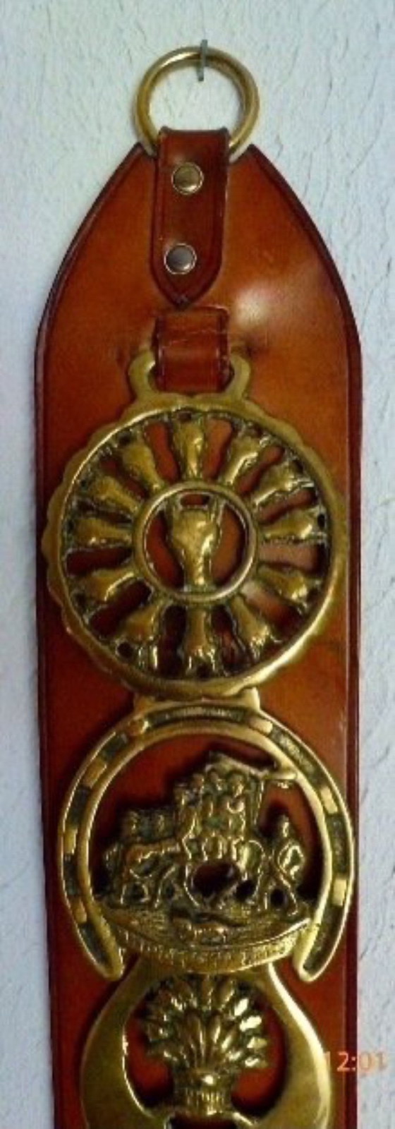 Image 1 of Vintage schellekoord met paard-gerelateerde koperen afbeeldingen. 