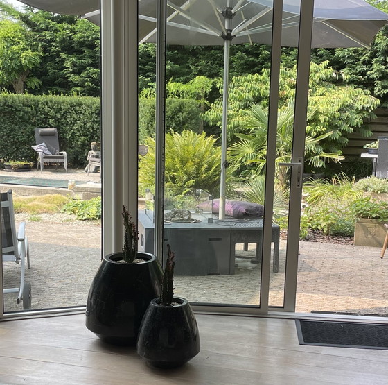 Image 1 of 2 macetas