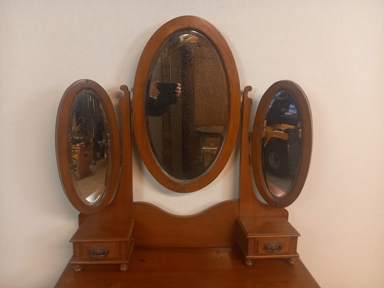 Image 1 of Coiffeuse avec miroirs taillés.