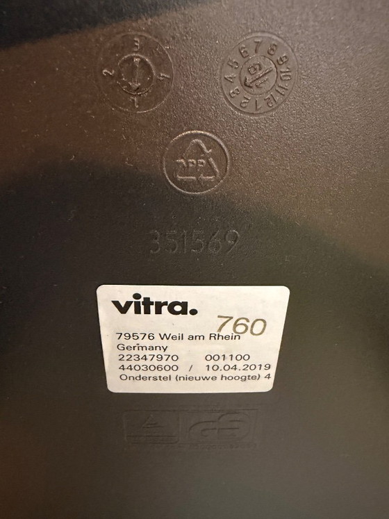 Image 1 of Vitra DSW arce negro
