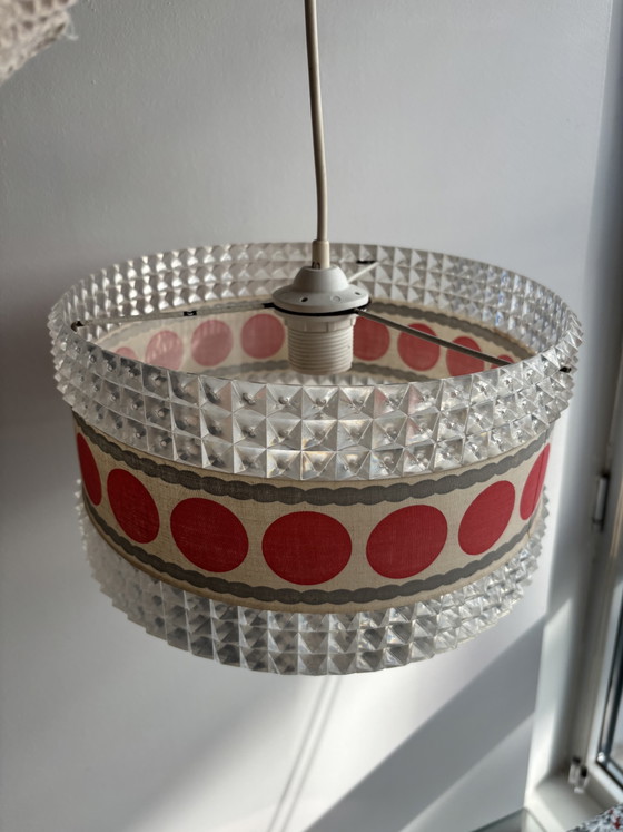 Suspension Pop Art Vintage – Plastique transparent et rouge – Années 60/70 – Style Âge spatial – Plastic (photo 2 of 5)