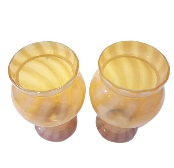 Image 1 of Coppia di vasi in vetro opalino con effetto vortice/marmo