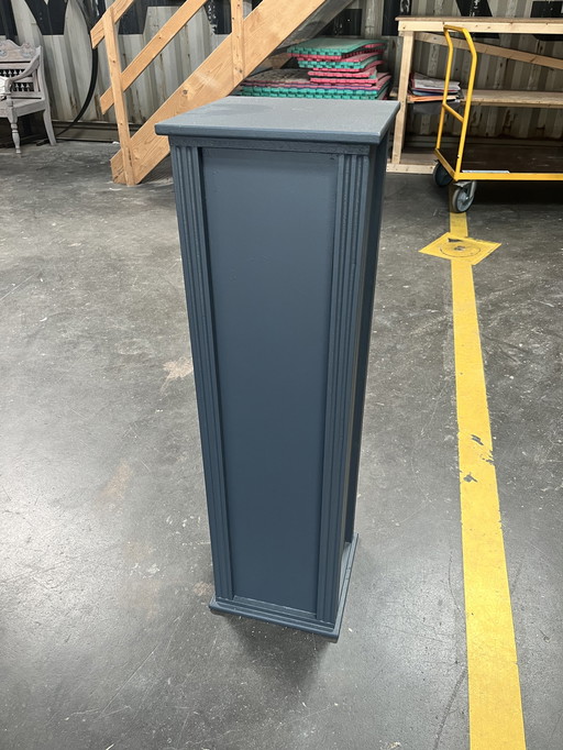 Pedestal / Pedestal Wood