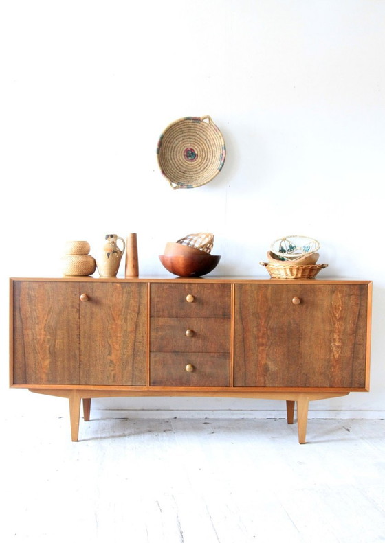 Credenza Mid-Century Modern con venatura del legno, anni '60 – Credenze, Mid Century Modern (photo 2 of 8)