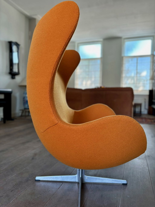 Fritz Hansen Egg Chair orange