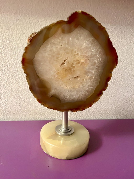 Scultura di geode di AGATA bianca con bordo marrone.