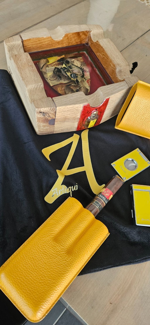 Handgefertigter Aschenbecher aus Eichenholz mit Epoxidharz – Individueller Zigarrenaschenbecher – Geschenkidee für die Ferrari-M