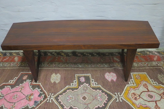 Tavolino da caffè danese in palissandro con piano curvo e gambe a slitta, disegnato da Leif Hansen negli anni (photo 3 of 8)