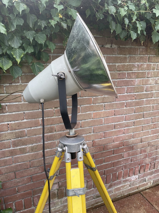 Image 1 of Industriële vintage driepoot spot staande lamp - verstelbaar 
