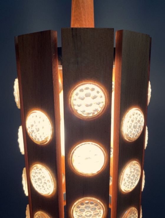 Image 1 of Set van 2 houten hanglampen uit de jaren 70 met plastic ogen