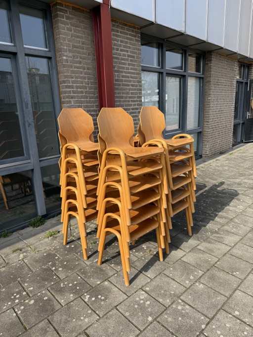 Partij van 24x vintage plywood stapelstoel ‘80