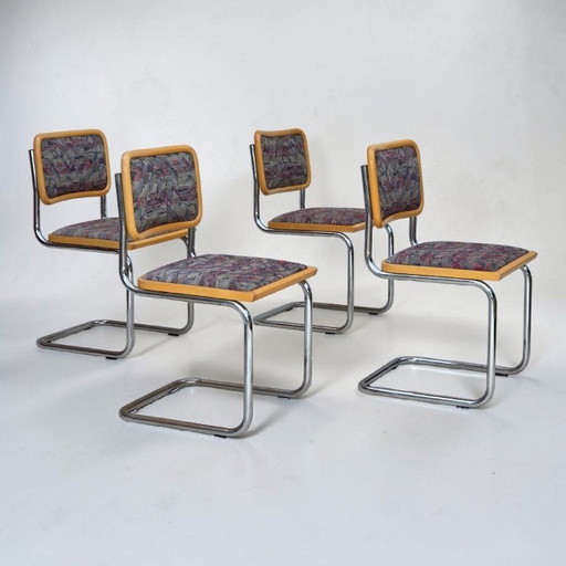 Juego de 4 sillas de comedor italianas de estilo Bauhaus, de la década de 1970.