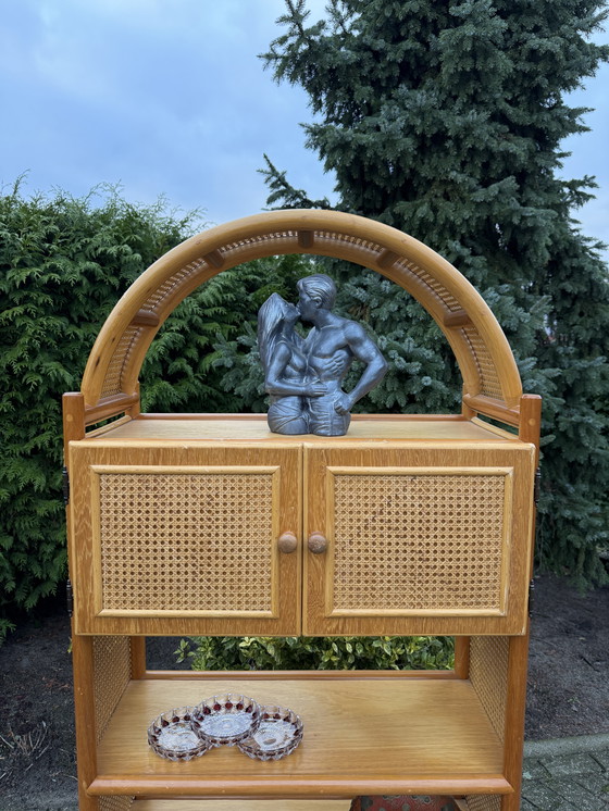 Image 1 of Houten rotan kast vintage boogdesign