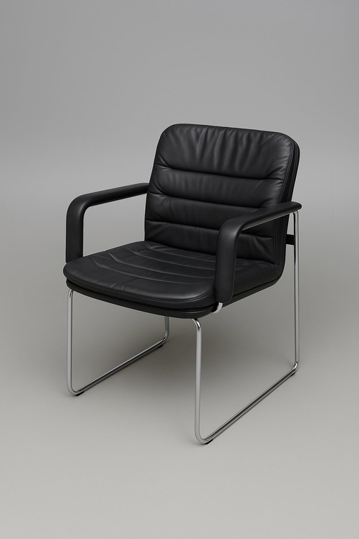 Fauteuil traîneau Kinnarps – cuir noir et chrome – un classique du design suédois