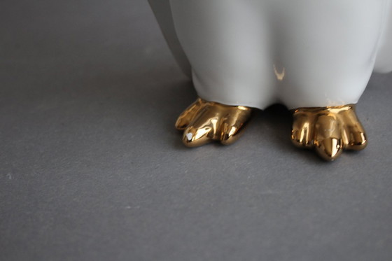 Image 1 of Vintage Italiaans porseleinen pinguïnbeeldje, wit met gedeeltelijke 24-karaats verguldsel.