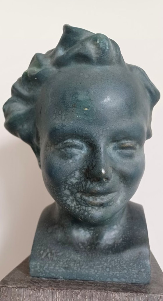 Image 1 of Busto de yeso de un niño - entreguerras/1950 - pátina verde - base de madera
