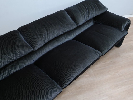 Image 1 of Divano vintage Cassina Maralunga a 3 posti in velluto blu e verde degli anni '80