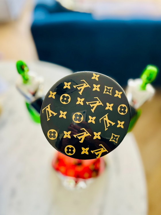 Sculpture Picsou, statue de luxe champagne, style pop art, pièce unique Vuitton – Fiberglass (photo 5 of 5)