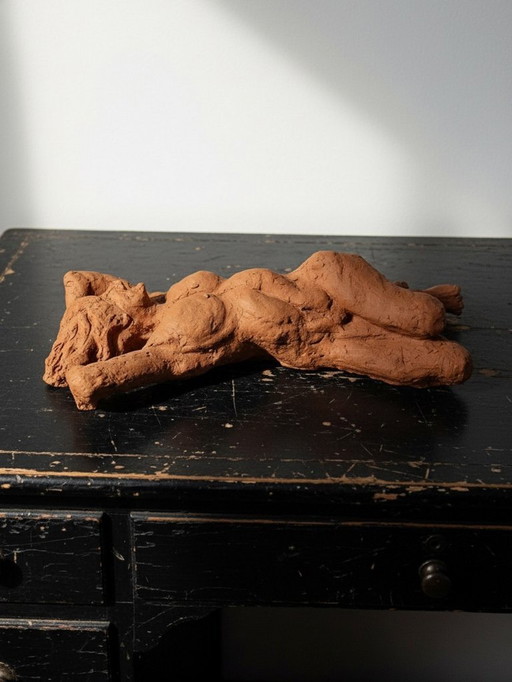 Sculpture terre cuite brute nu féminin allongé signé vintage années 70-80