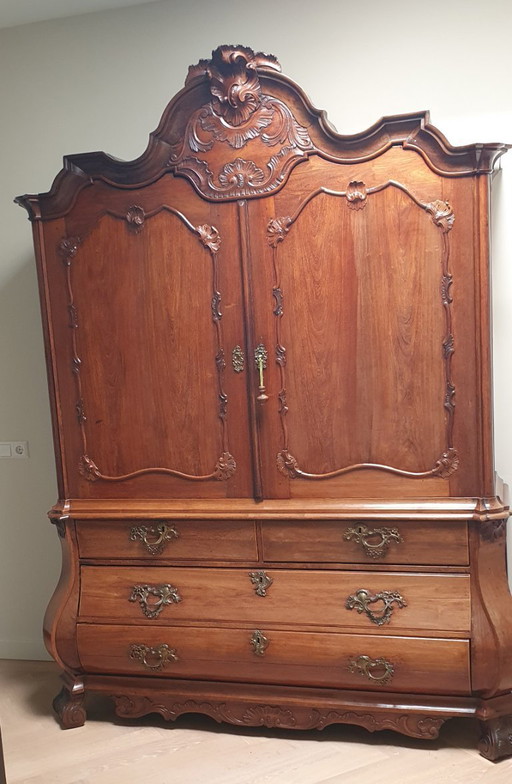 Antiek Hollandse gebogen kabinet (17e eeuw) 