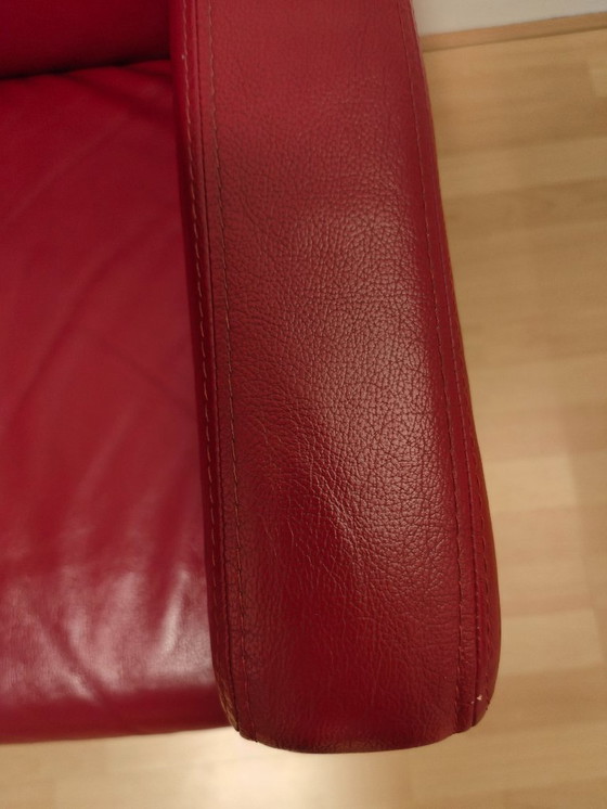 Image 1 of Poltrona di design realizzata interamente in pelle rossa