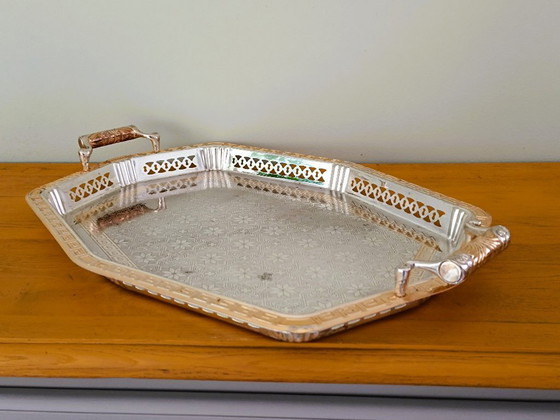Image 1 of Antieke zilveren en gouden metalen serveerschaal