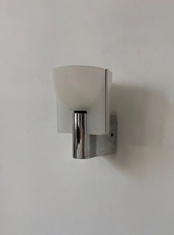 Image 1 of Coppia di applique vintage, metallo cromato e vetro sabbiato stampato, Italia, 1980