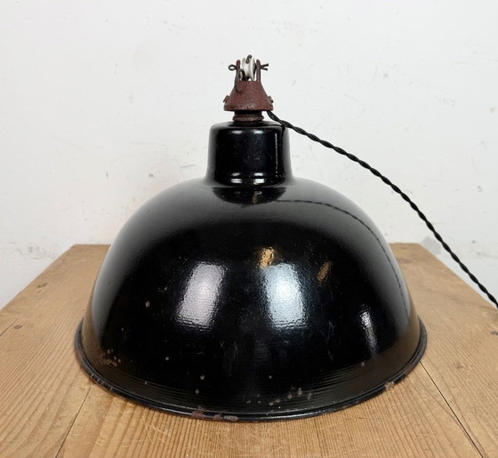 Image 1 of Lampada da fabbrica in smalto nero della Germania dell'Est di LBD Veb Leuchtenbau Dresden, anni '50