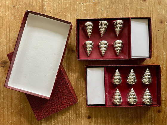 Image 1 of Set of 12 vintage shell-shaped place card holders