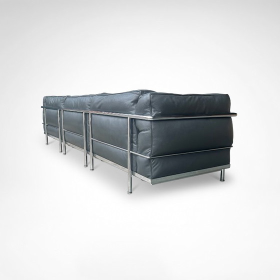 LC3 Donskussens Y Extra Lederen 3-zitsbank van Le Corbusier et al. voor Cassina, jaren 1990 – 3-5 zitsbanken (photo 8 of 11)