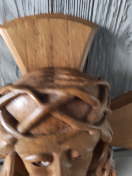 Image 1 of Buste ancien en bois sculpté de Jésus-Christ, avec tête, couronne et épines sur une croix, décoration murale