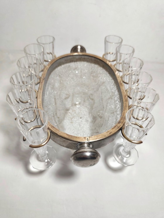 Image 1 of Secchiello per il ghiaccio in vetro con dodici bicchieri. Spagna, anni '40.