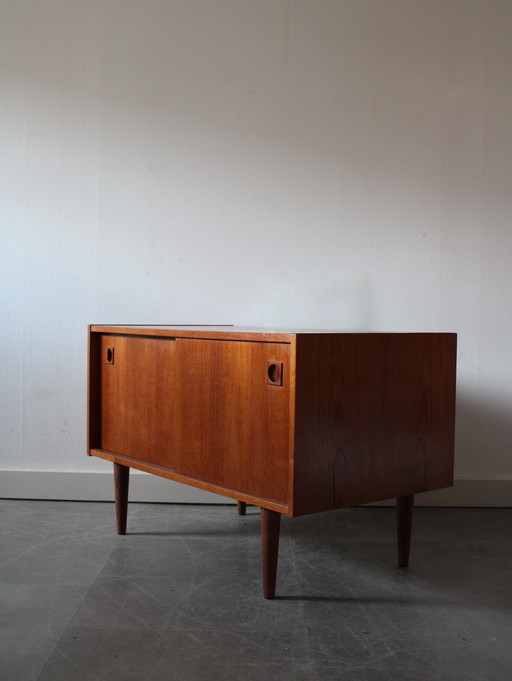 Buffet vintage danois en teck, très profond ! Idéal pour platines vinyles.