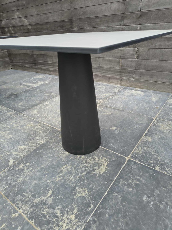 Image 1 of 2 MOOOI CONTAINER TAFELS 90x90x72