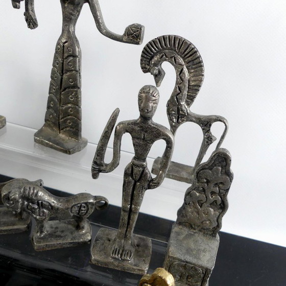 Image 1 of Pièces d'échecs minoennes en métal, conçues par Christoferus Sklavenitis, hauteur 14 cm