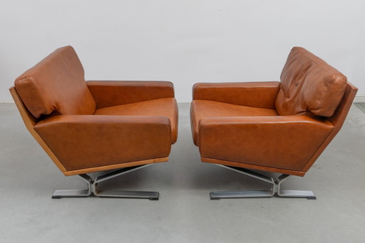 Beautiful Minimalism Designed Set of Lounge Arm-Chairs