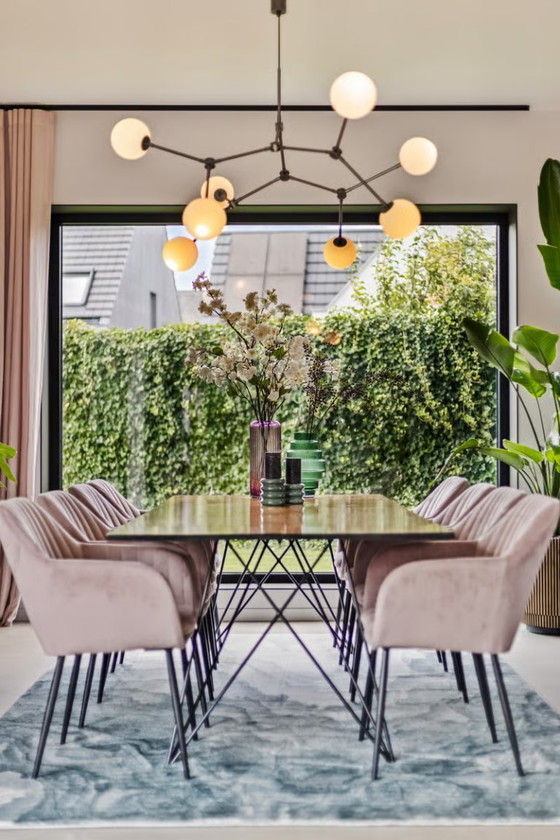 Image 1 of Design - Dining Chandelier with 8 light bulbs